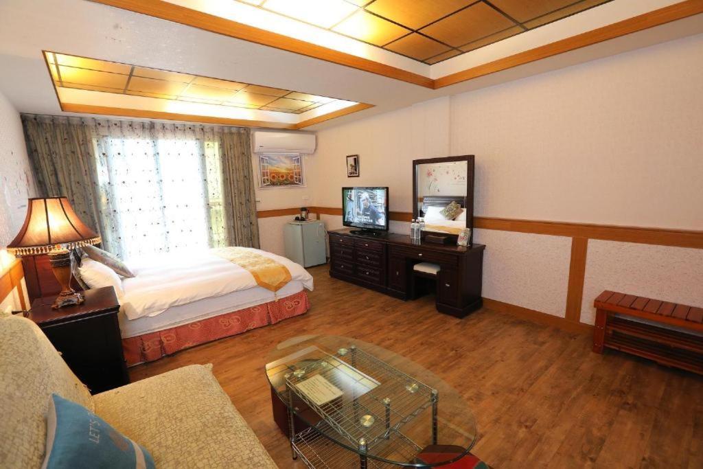 First Place B&B Hualien City Exterior foto